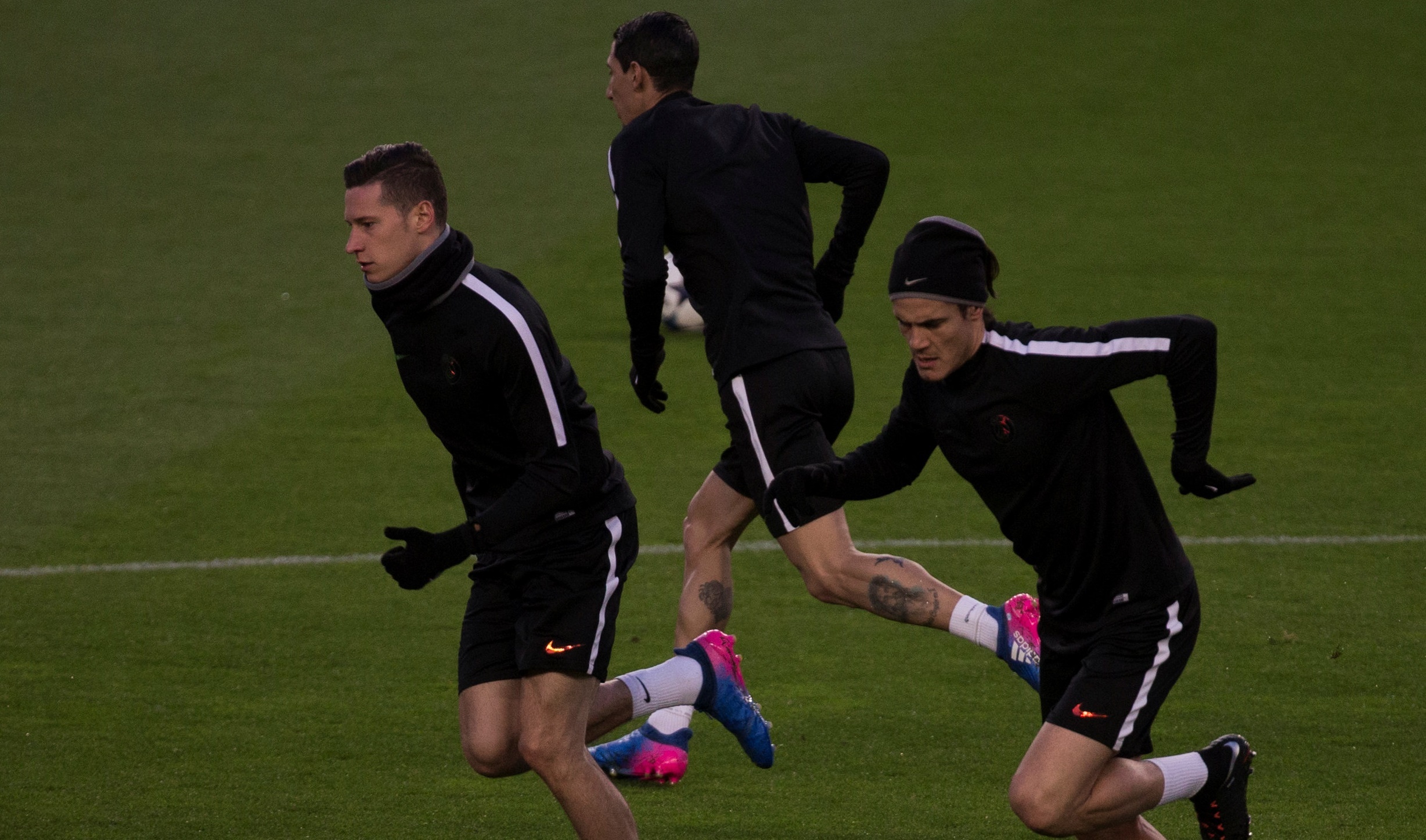 So Barca lam dieu kho tin, PSG rao riet tap penalty hinh anh