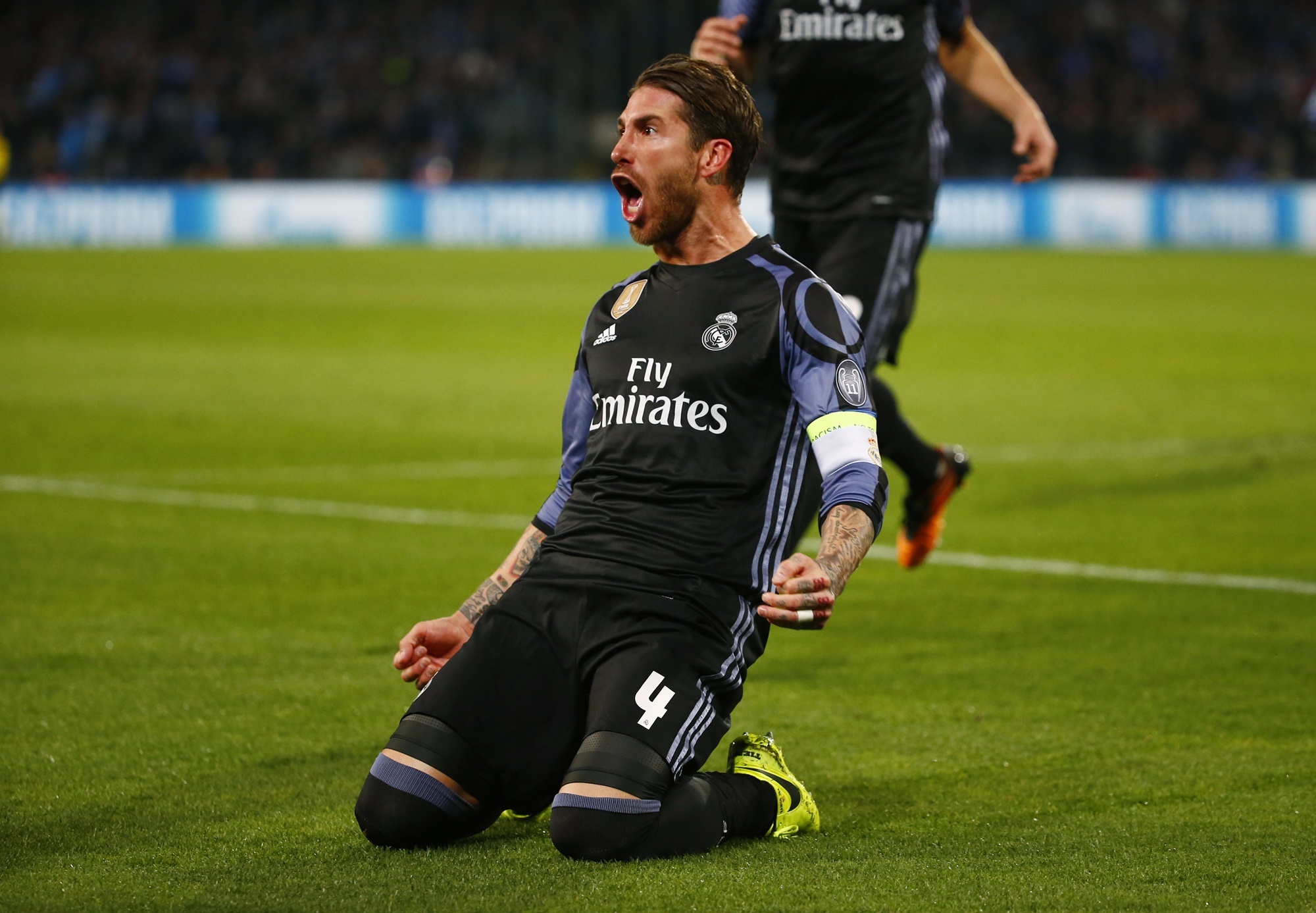 Sergio Ramos tru dap Barcelona thua tran anh 1