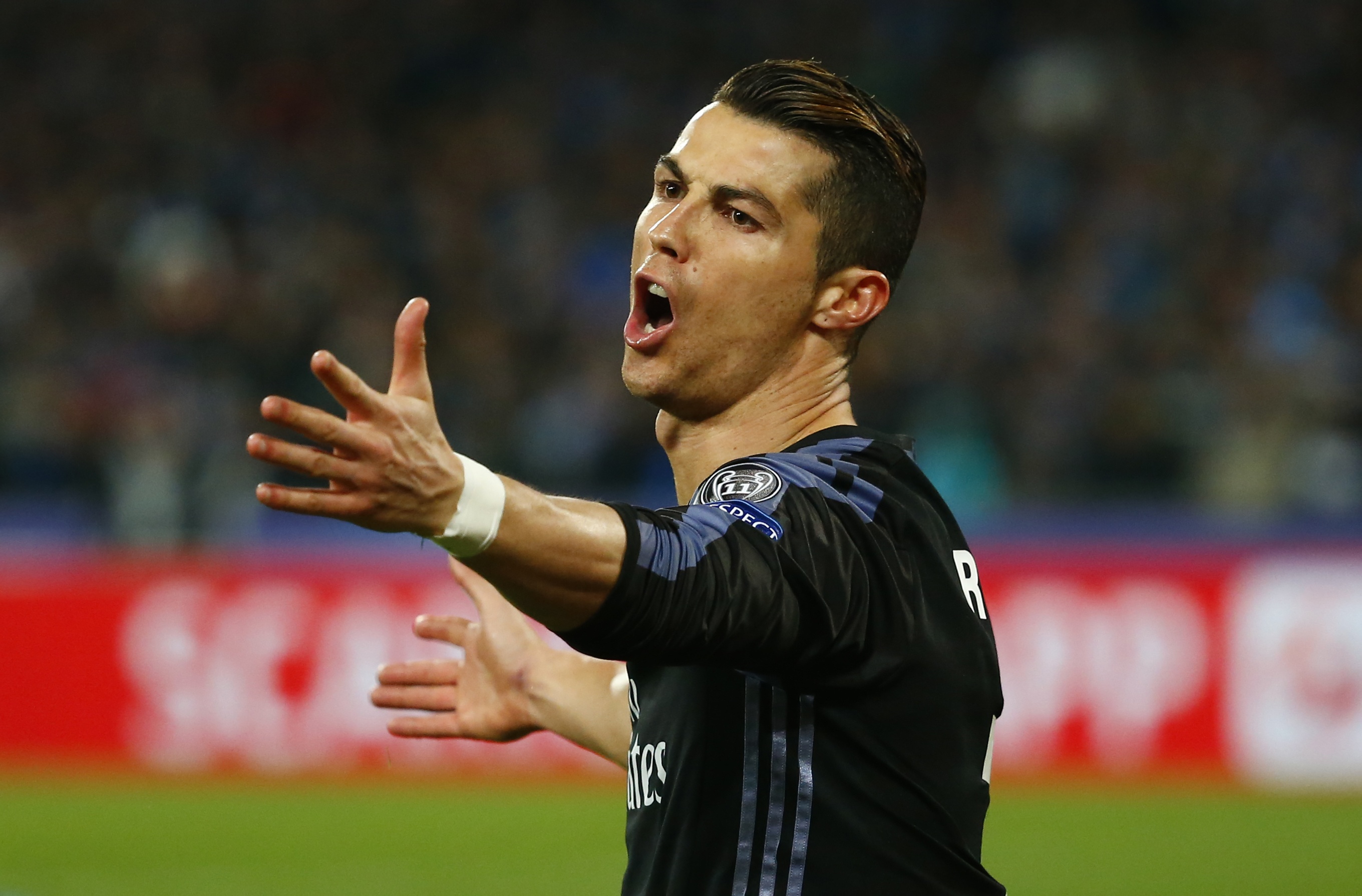 Pha hong an kho tin cua Ronaldo truoc Napoli hinh anh