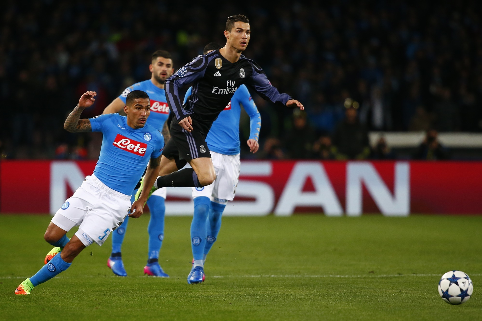 Dut diem hong an,  Ronaldo thanh tro cuoi cu dan mang anh 6