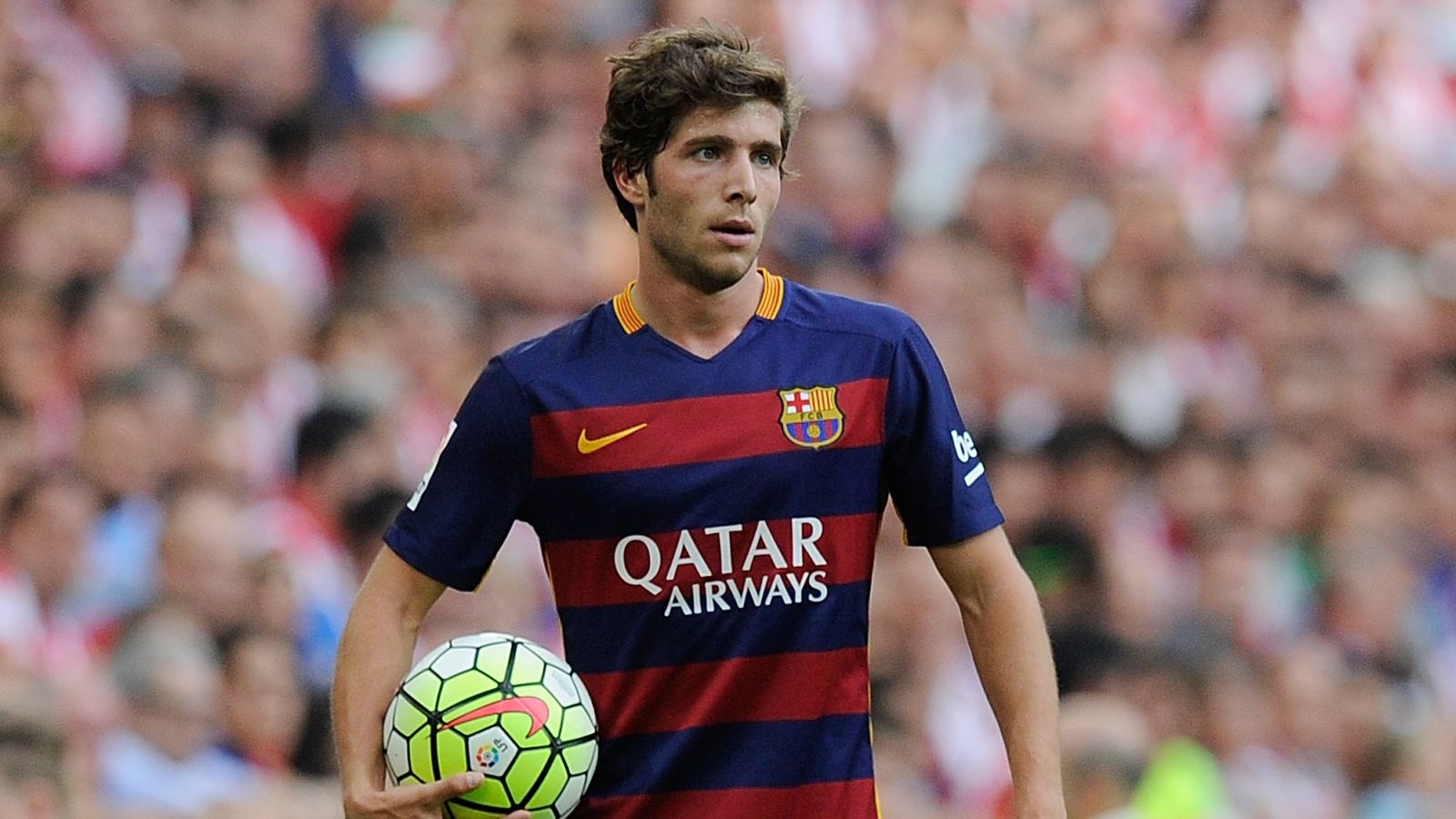 Co Sergi Roberto, Barcelona can chi Marco Reus hinh anh