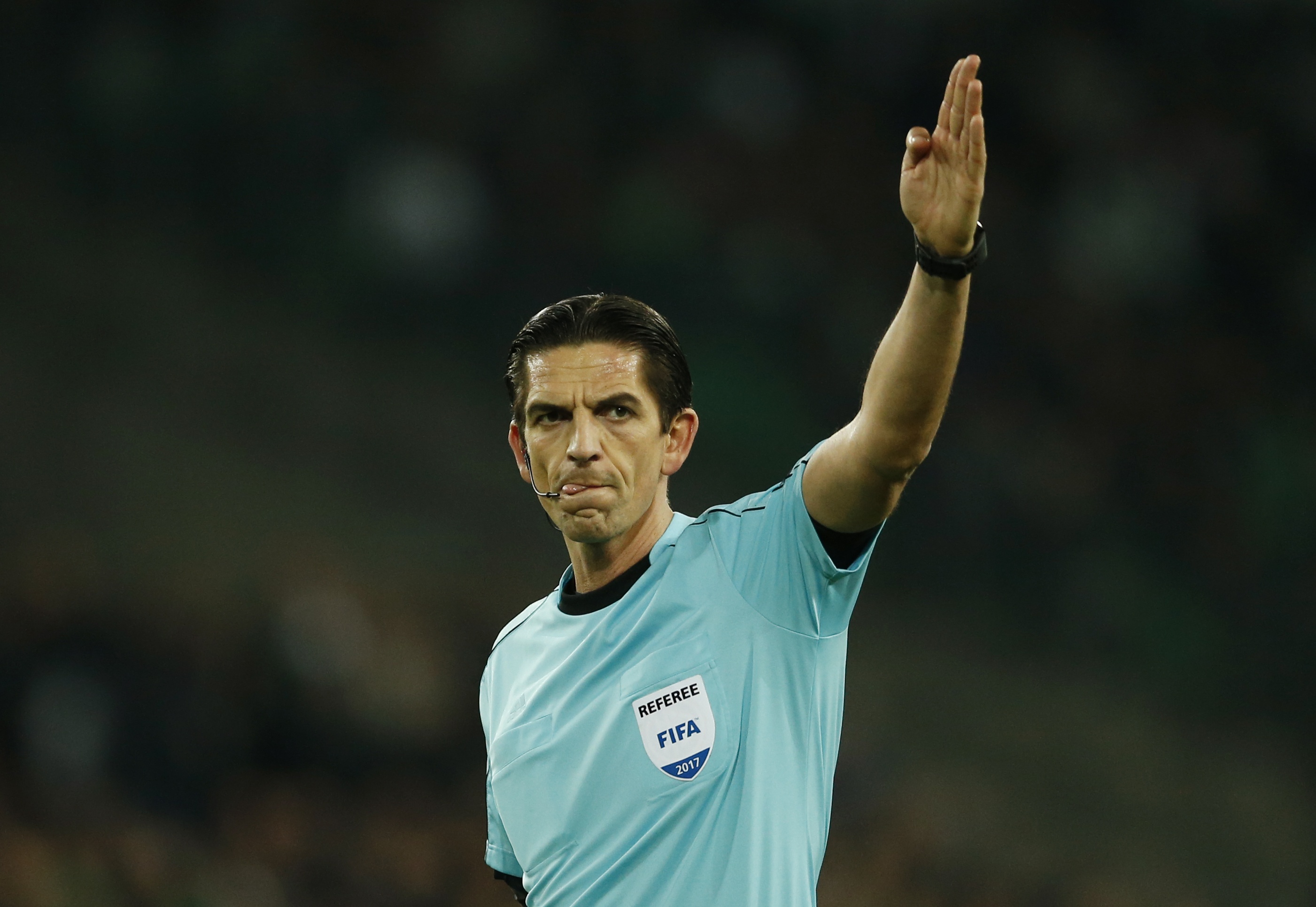 Trong tai bi nghi 'giup Barca' co nguy co tra gia hinh anh