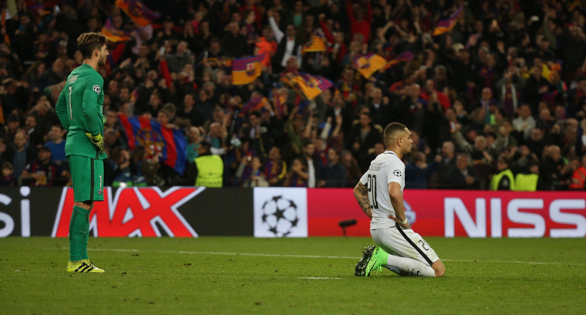 Thua Barca,  PSG se dot bao nhieu tien nua? anh 1