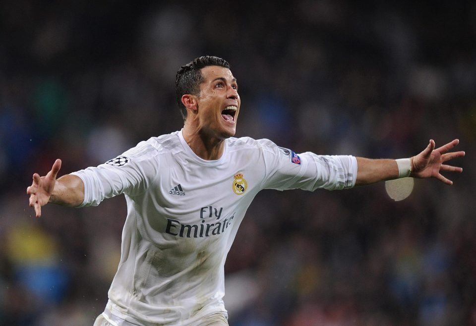 Cristiano Ronaldo se don them con sinh doi hinh anh
