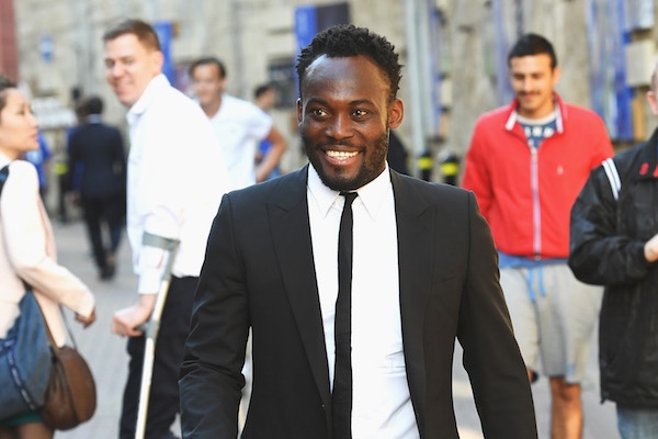 Michael Essien phieu bat sang Indonesia hinh anh