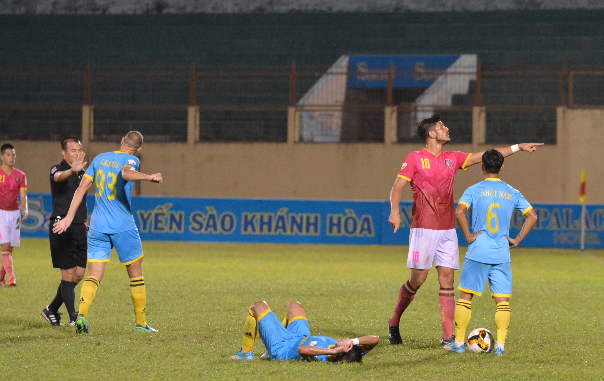 Hanh xu chuyen nghiep cua ngoai binh Sai Gon FC anh 1