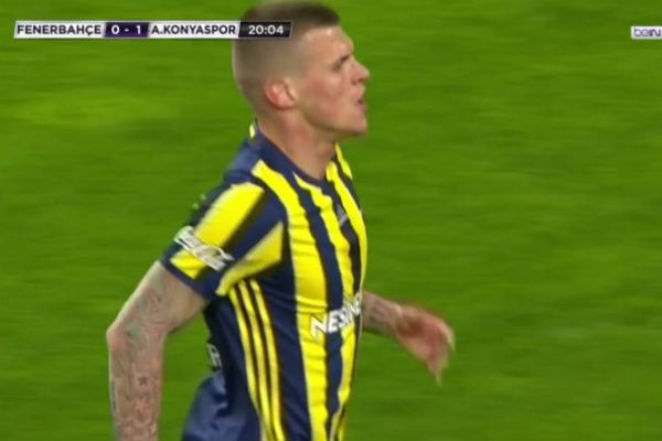 Cuu sao Liverpool cam bong qua 4 cau thu ghi ban hinh anh