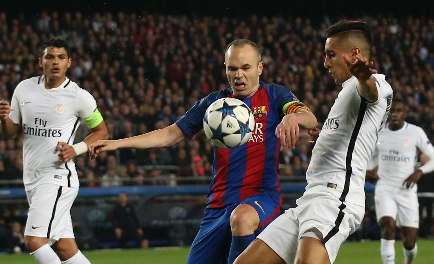 Tien bac cua Trung Quoc vo nghia truoc Iniesta hinh anh