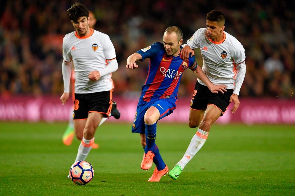 Tiền bạc của Trung Quốc vô nghĩa trước Iniesta ảnh 1 Tien bac cua Trung Quoc vo nghia truoc Iniesta anh 1