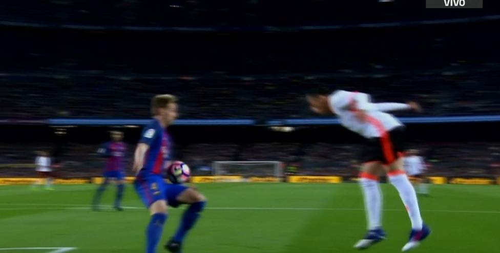 Thêm bằng chứng Barca được ưu ái bởi bàn tay vô hình ảnh 2 Them bang chung Barca duoc uu ai boi ban tay vo hinh anh 2