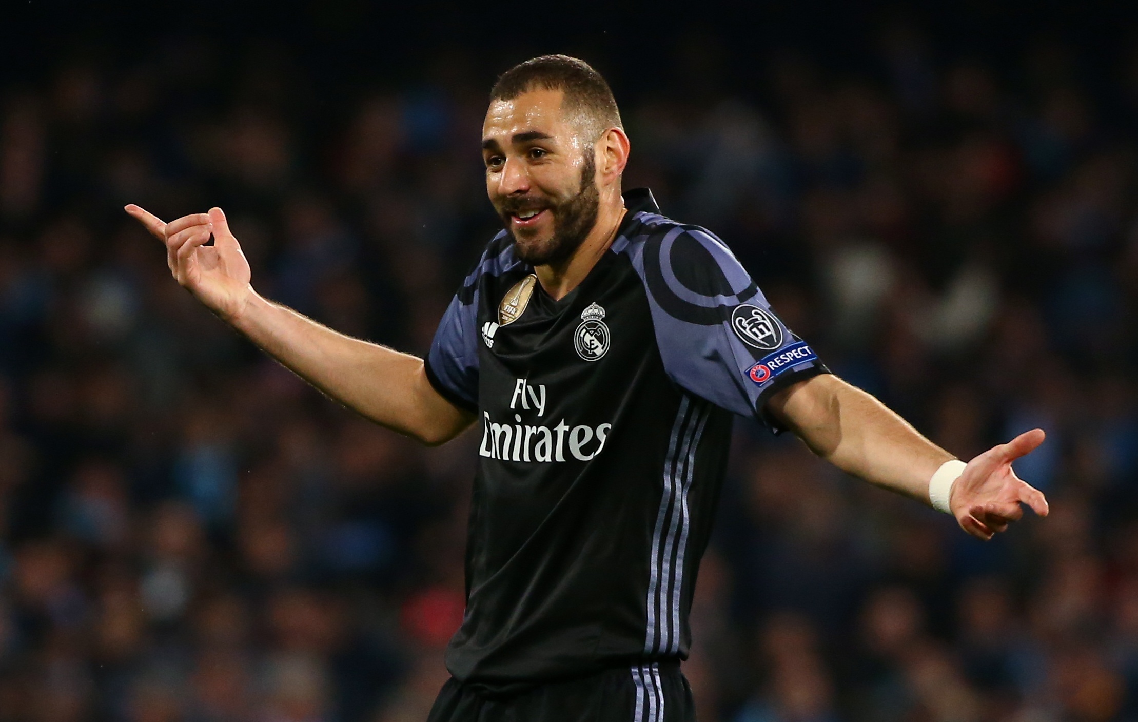 Benzema, huyen thoai khong penalty hinh anh