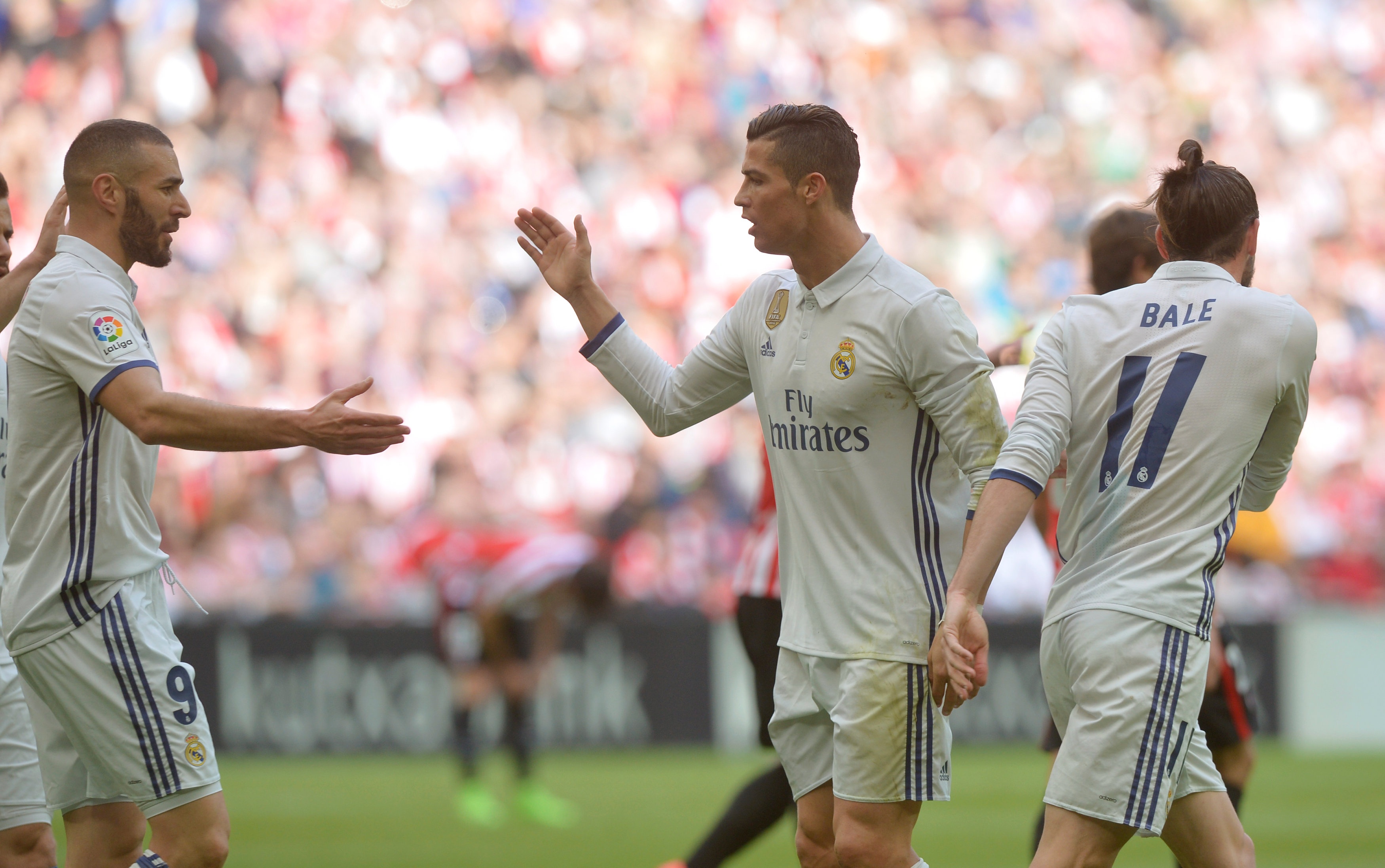 Khong can penalty,  Benzema van vuon tam huyen thoai anh 2