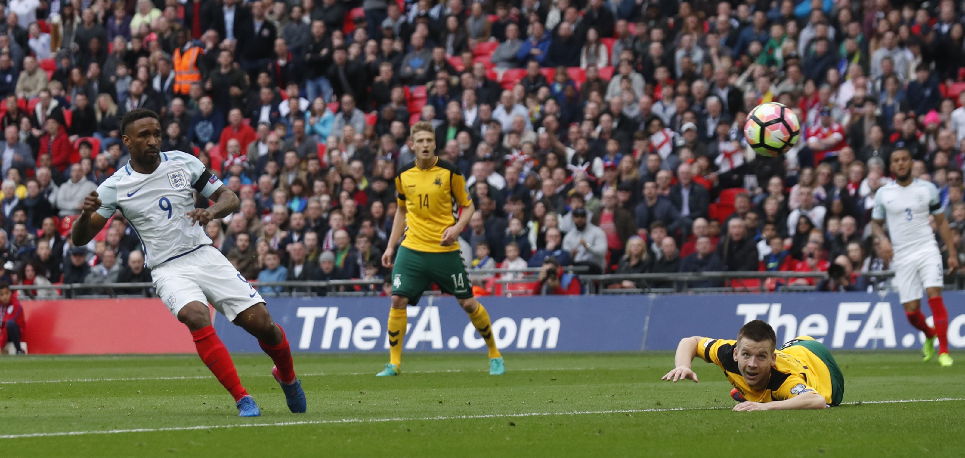 Defoe va bai hoc cho nhung nguoi tre dang mat hy vong anh 1