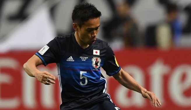 Pha húc đầu ngớ ngẩn của hậu vệ Nhật Bản trước Thái Lan ảnh 1 Pha huc dau ngo ngan cua hau ve Nhat Ban truoc Thai Lan anh 1