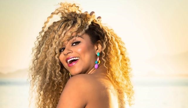 Ronaldo moi goi Hoa hau sieu vong 3 ve nha rieng anh 2