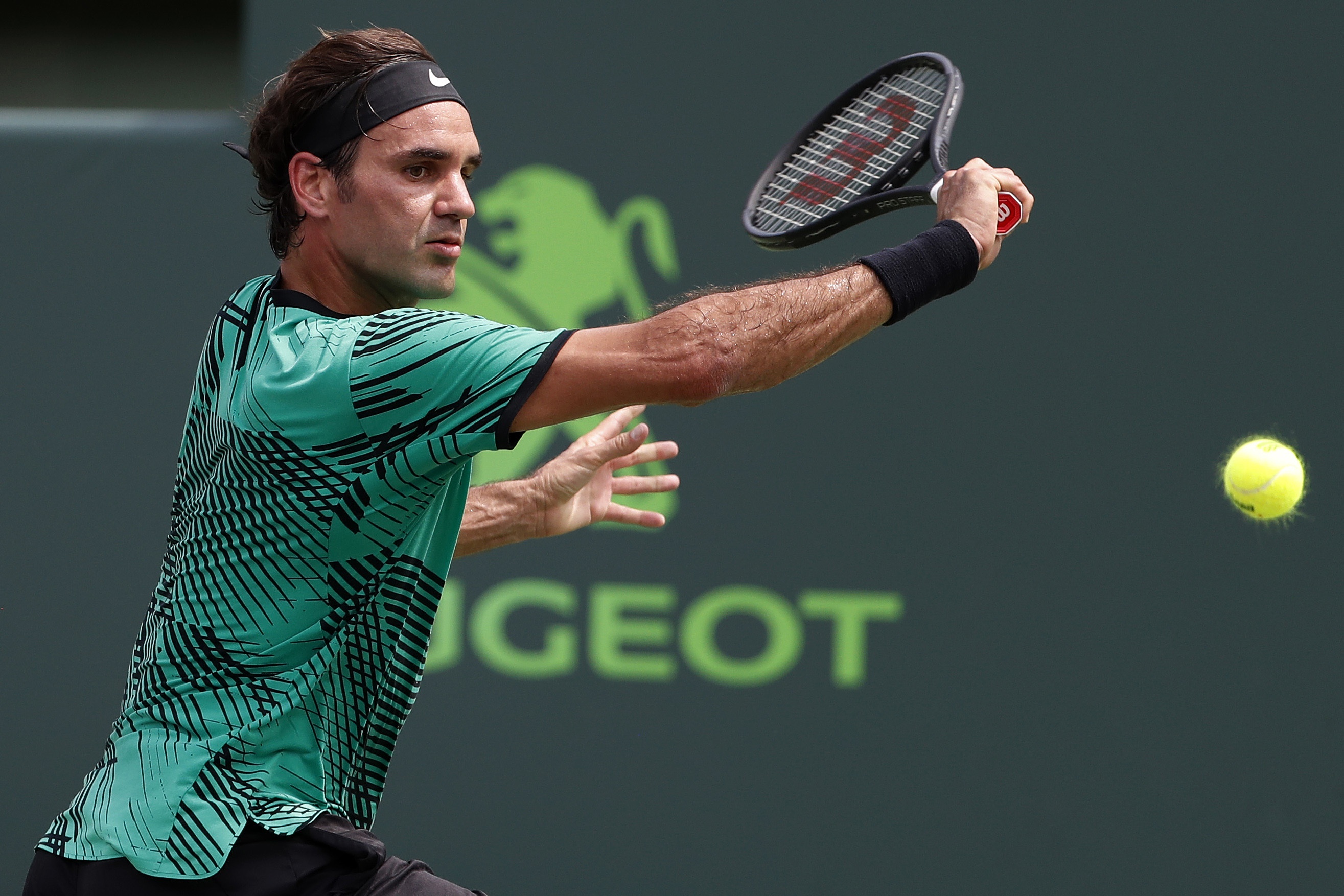 Dang sau man hoi sinh ky dieu cua Roger Federer anh 3