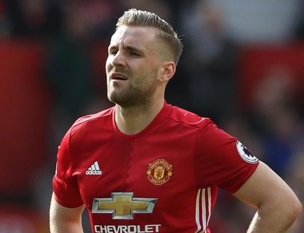 Tu pha huy ban than, tuong lai Luke Shaw lui tan hinh anh