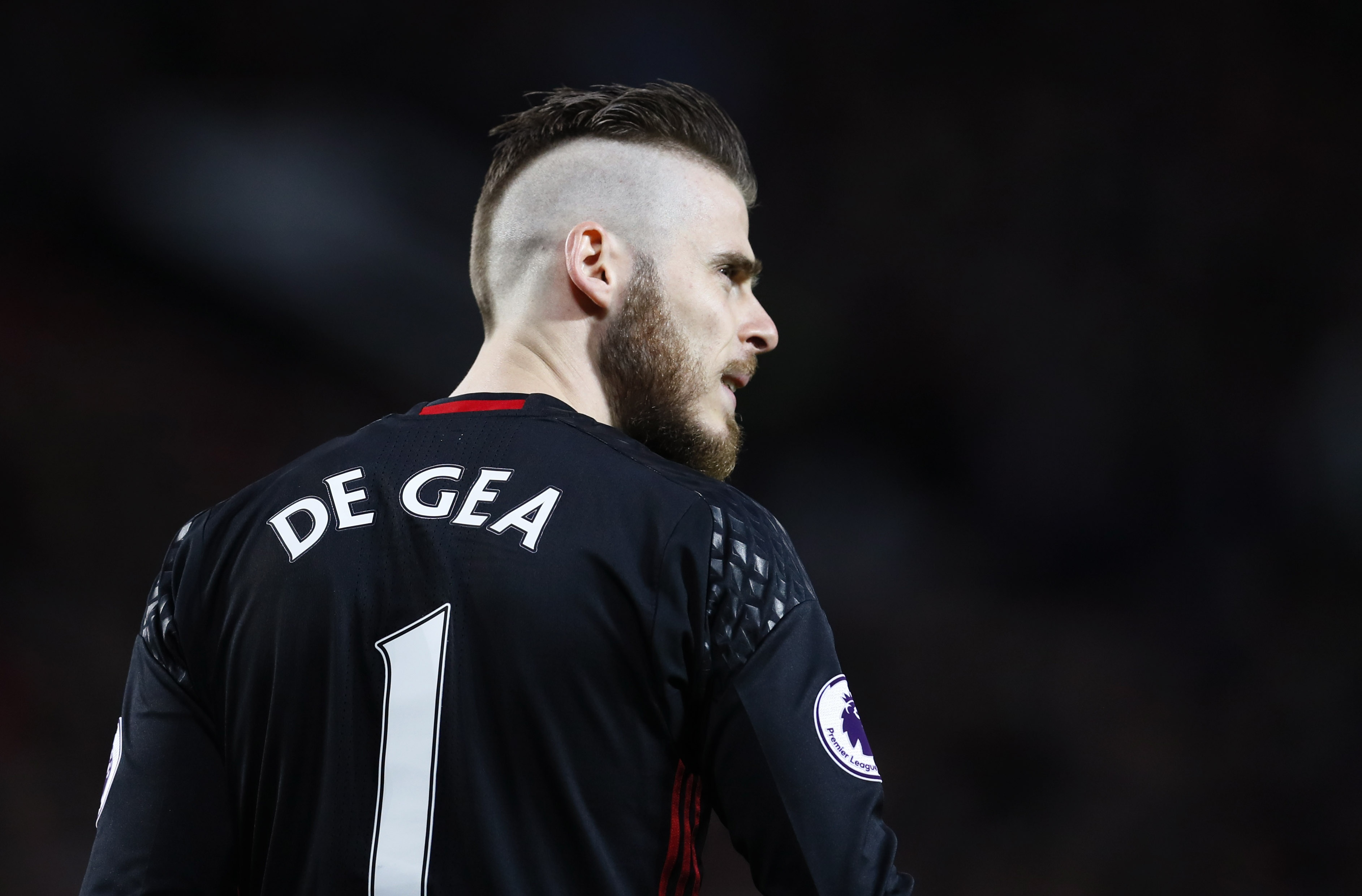 Kieu toc thoi thuong cua De Gea hung bao chi trich hinh anh