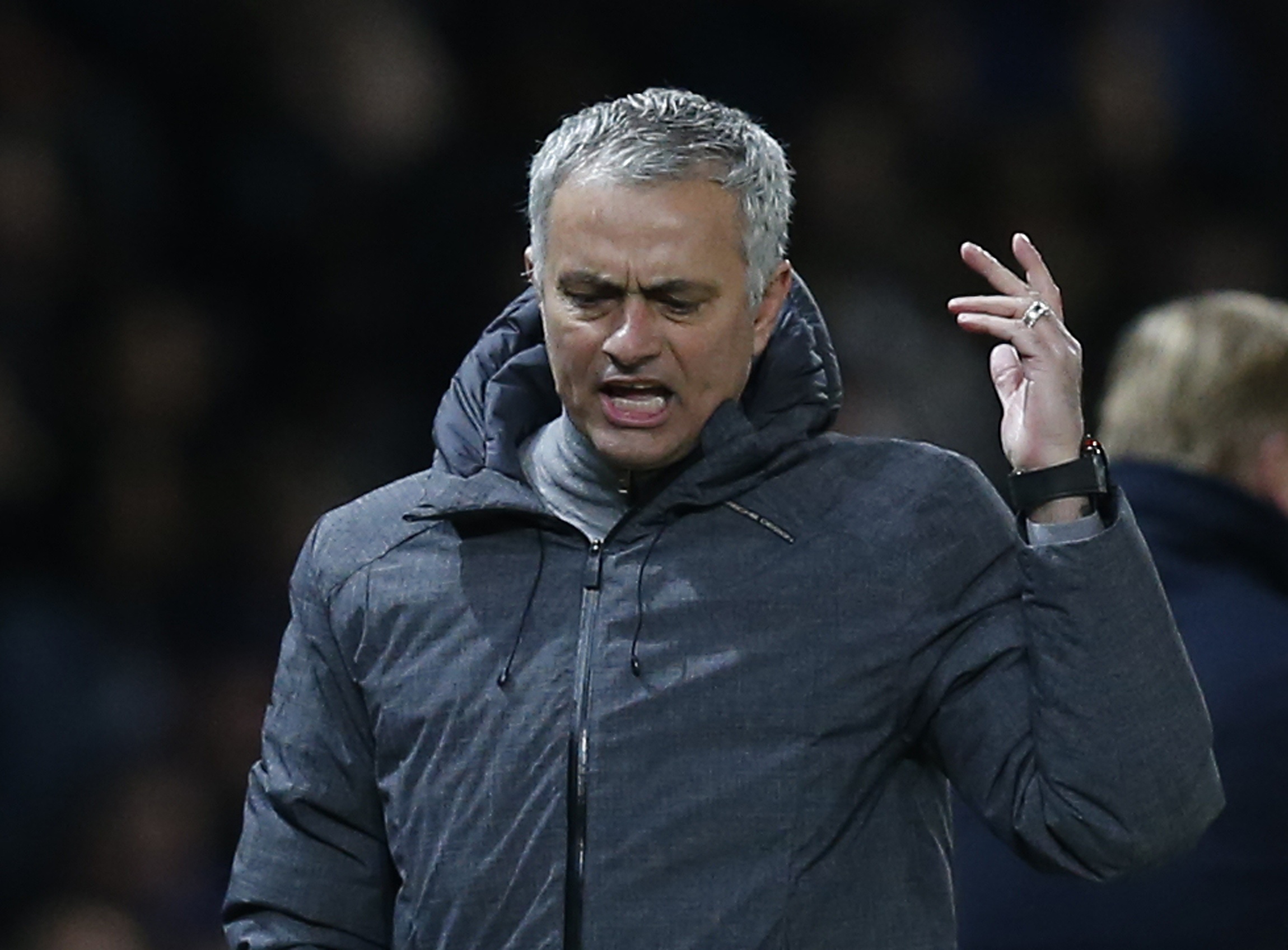 Ibra tro lai, nhung Mourinho moi la noi lo hinh anh