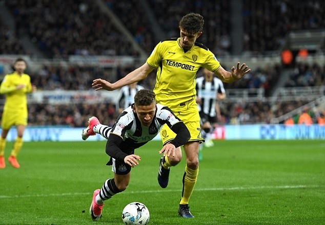 Nuc cuoi trong tai Anh mac sai lam vi khong hieu luat anh 2