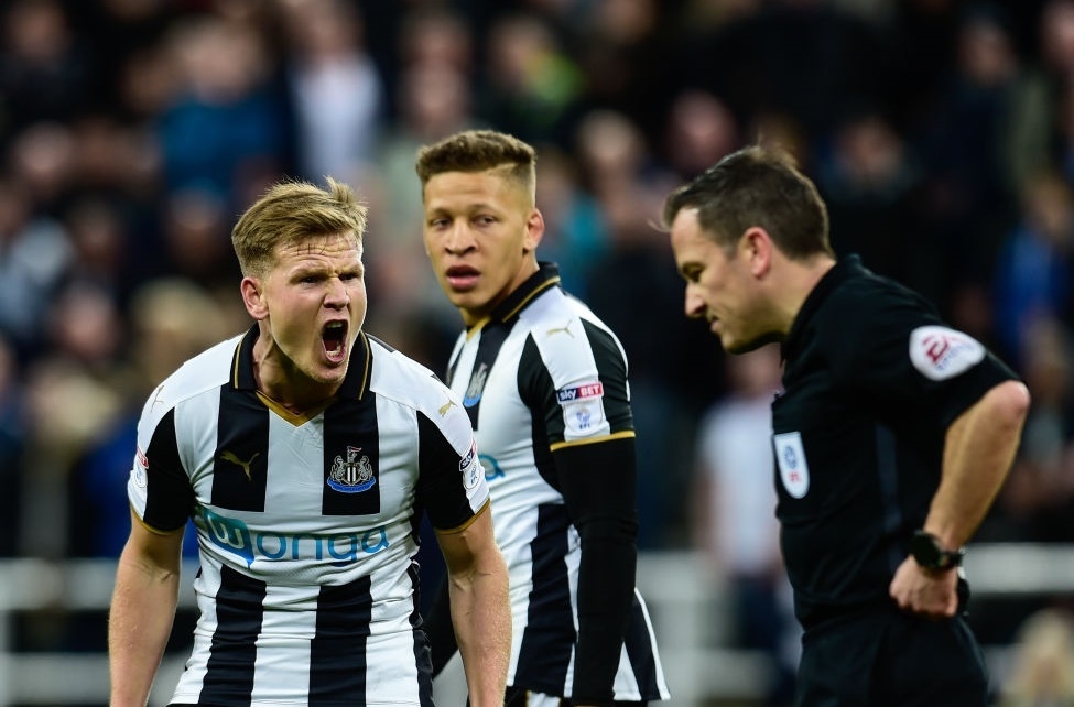 Trong tai Anh be coi vi khong hieu luat hinh anh