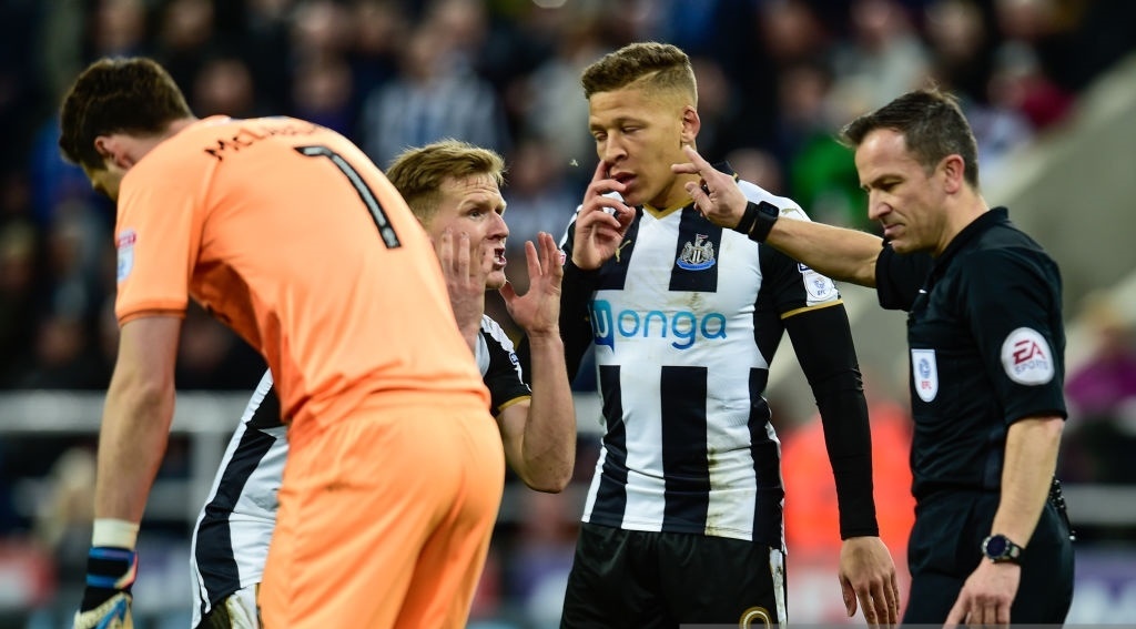 Nuc cuoi trong tai Anh mac sai lam vi khong hieu luat anh 1