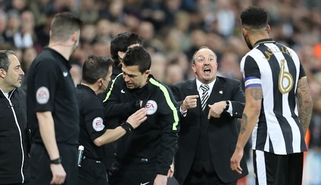 Nuc cuoi trong tai Anh mac sai lam vi khong hieu luat anh 5