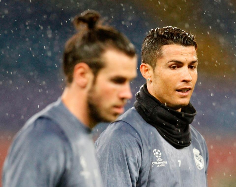 Sao Real ru nhau doi loai Ronaldo khoi derby Madrid hinh anh