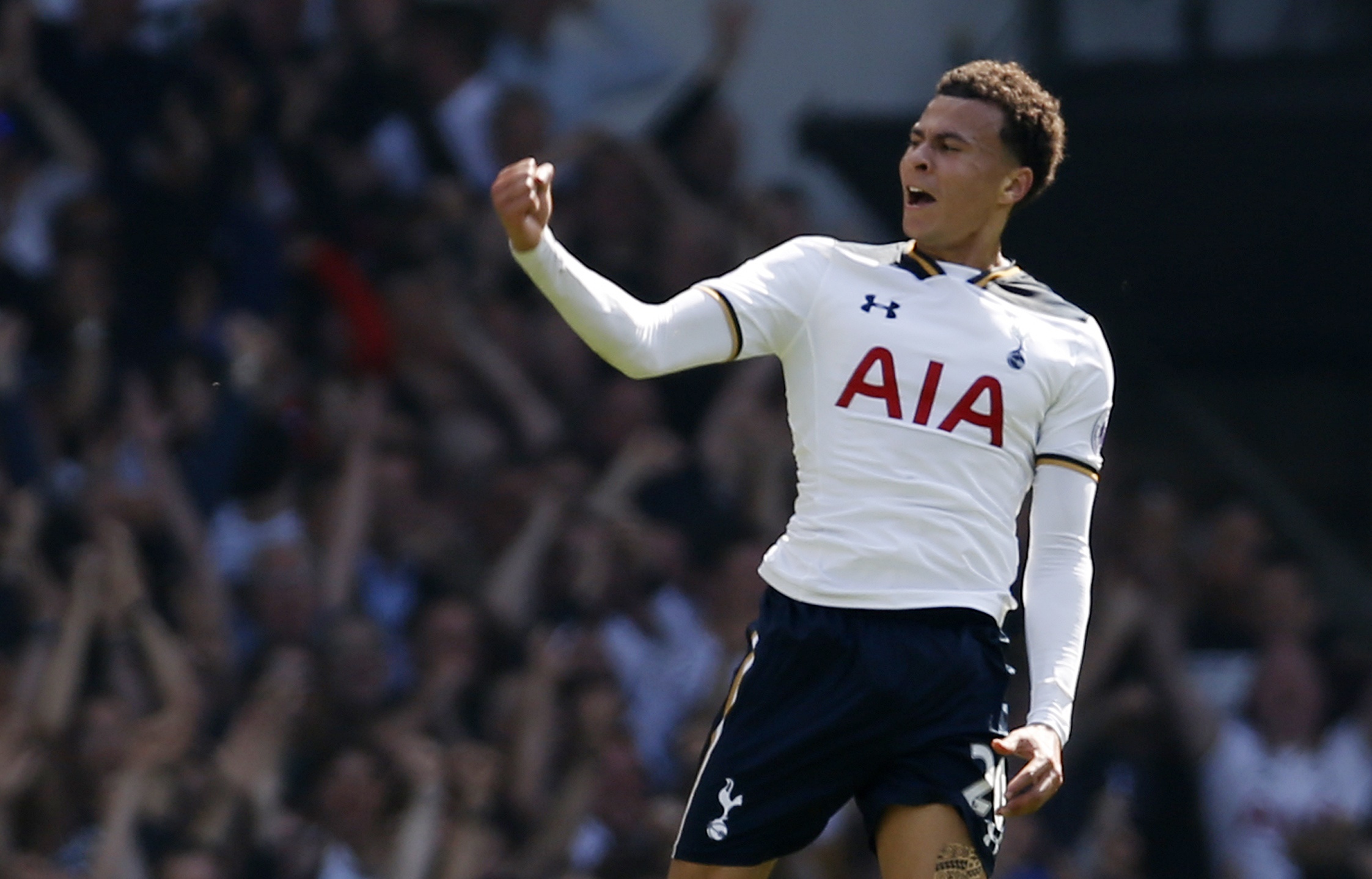 O tuoi 21, Dele Alli xuat sac hon ca Cristiano Ronaldo hinh anh