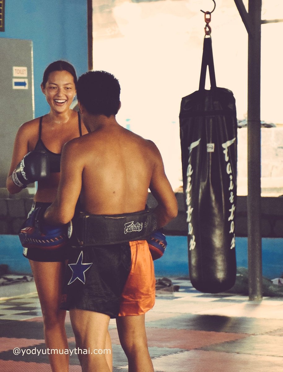 Mia Kang,  nu vo si goi cam tren san Muay Thai anh 5