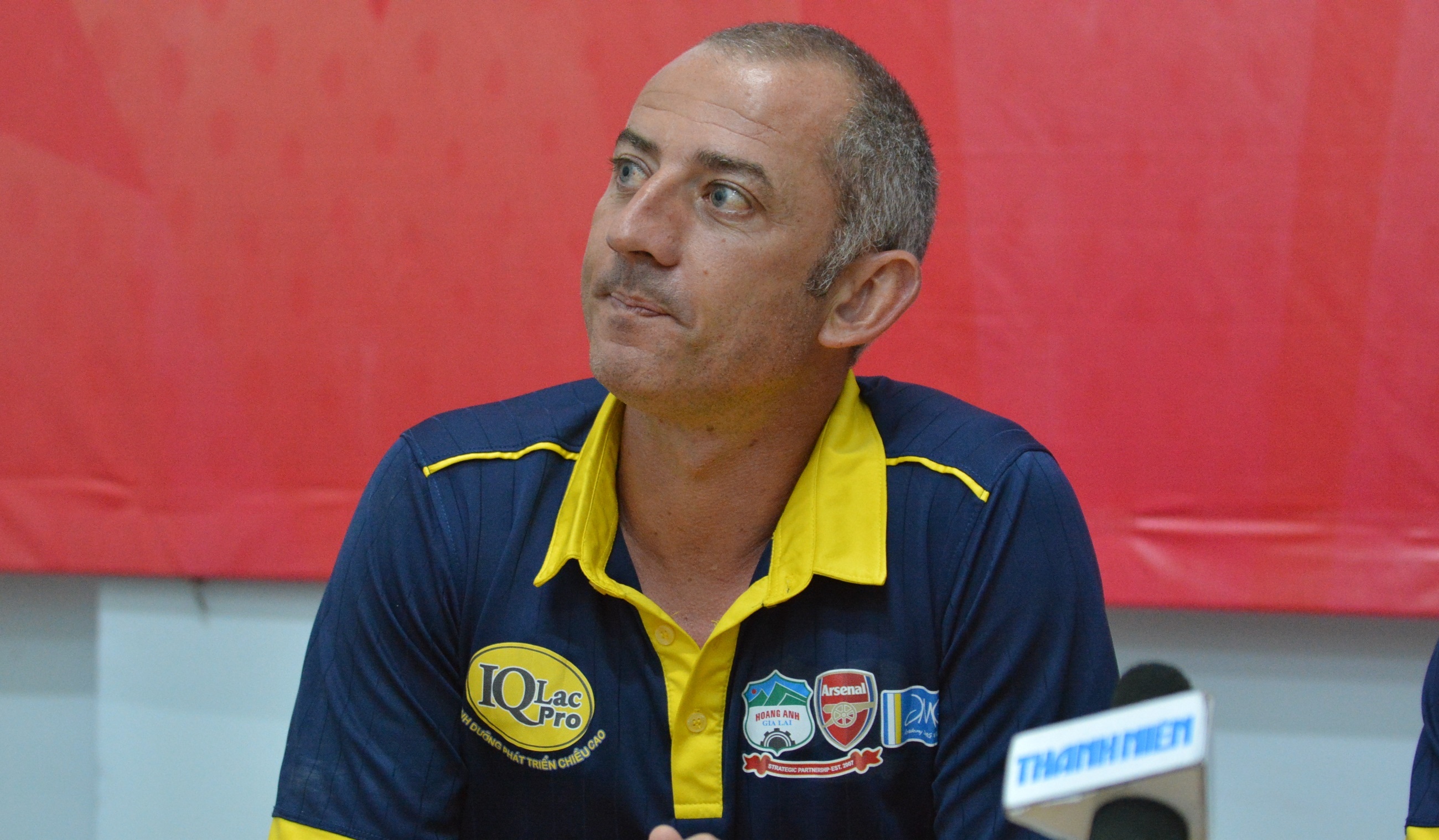 Thay Giom tuc gian voi cau thu U19 HAGL anh 1