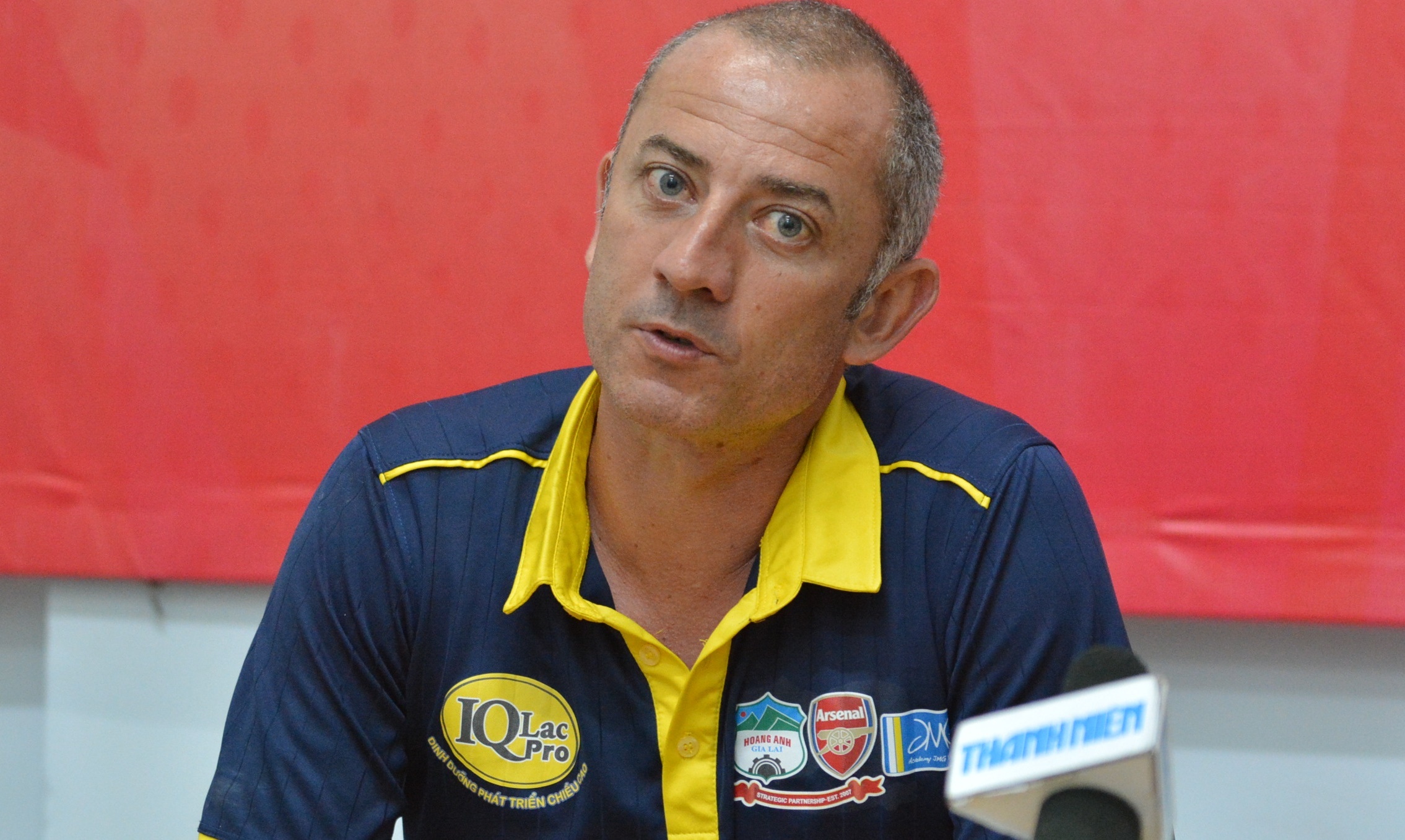 Thay Giom noi cau voi U19 HAGL hinh anh