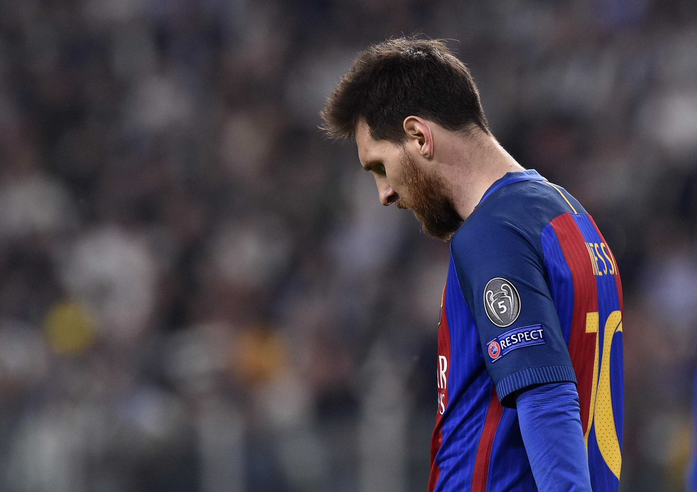 Da den luc Barca phai dot tien trong ky chuyen nhuong hinh anh