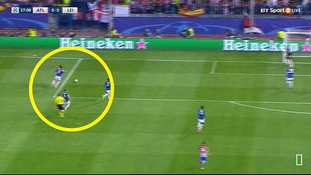 'Trọng tài đã sai khi thổi phạt đền với Leicester' ảnh 1 'Trong tai da sai khi thoi phat den voi Leicester' anh 1