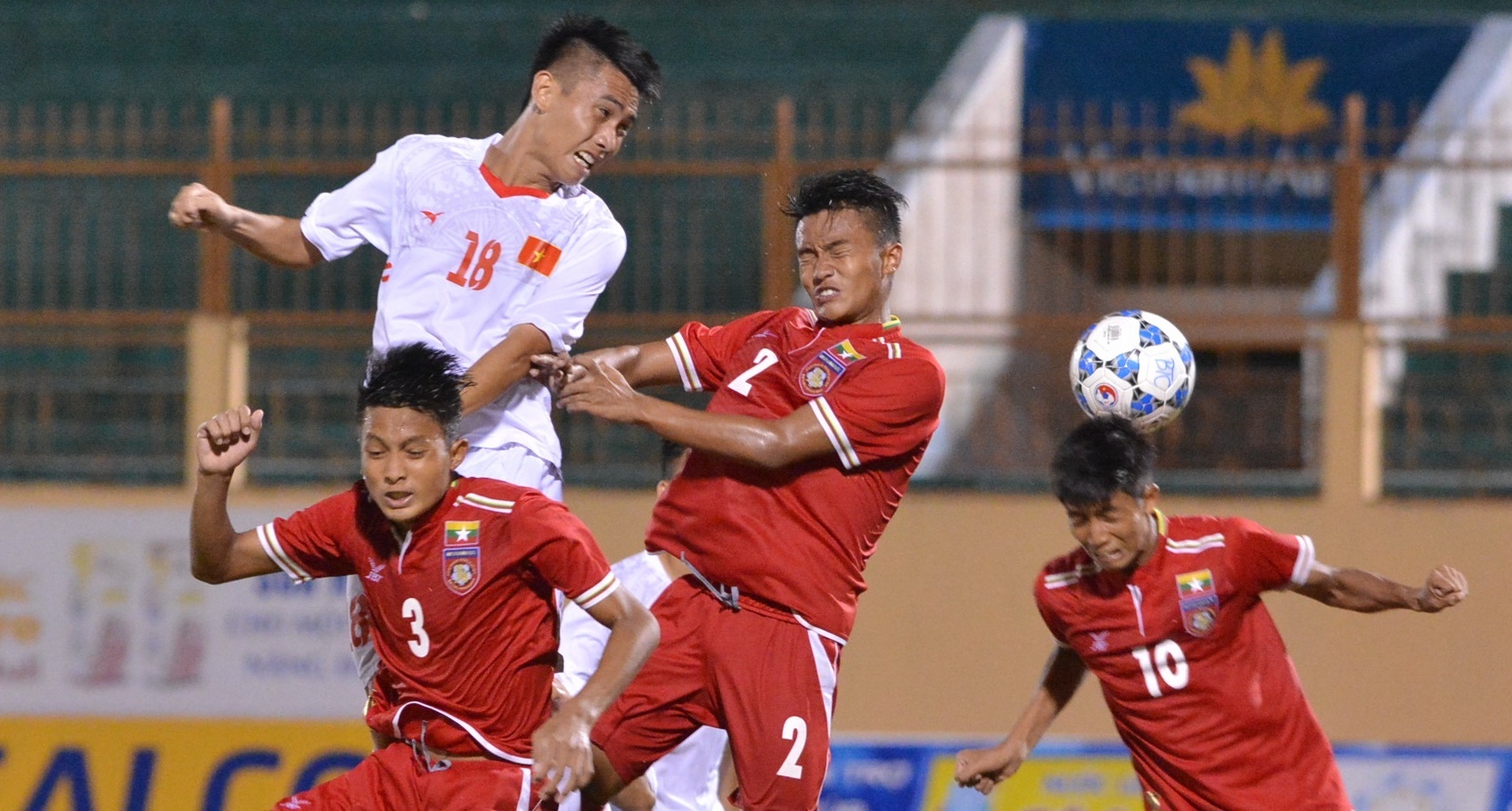 HLV U19 Viet Nam dat cua da chung ket voi Myanmar hinh anh