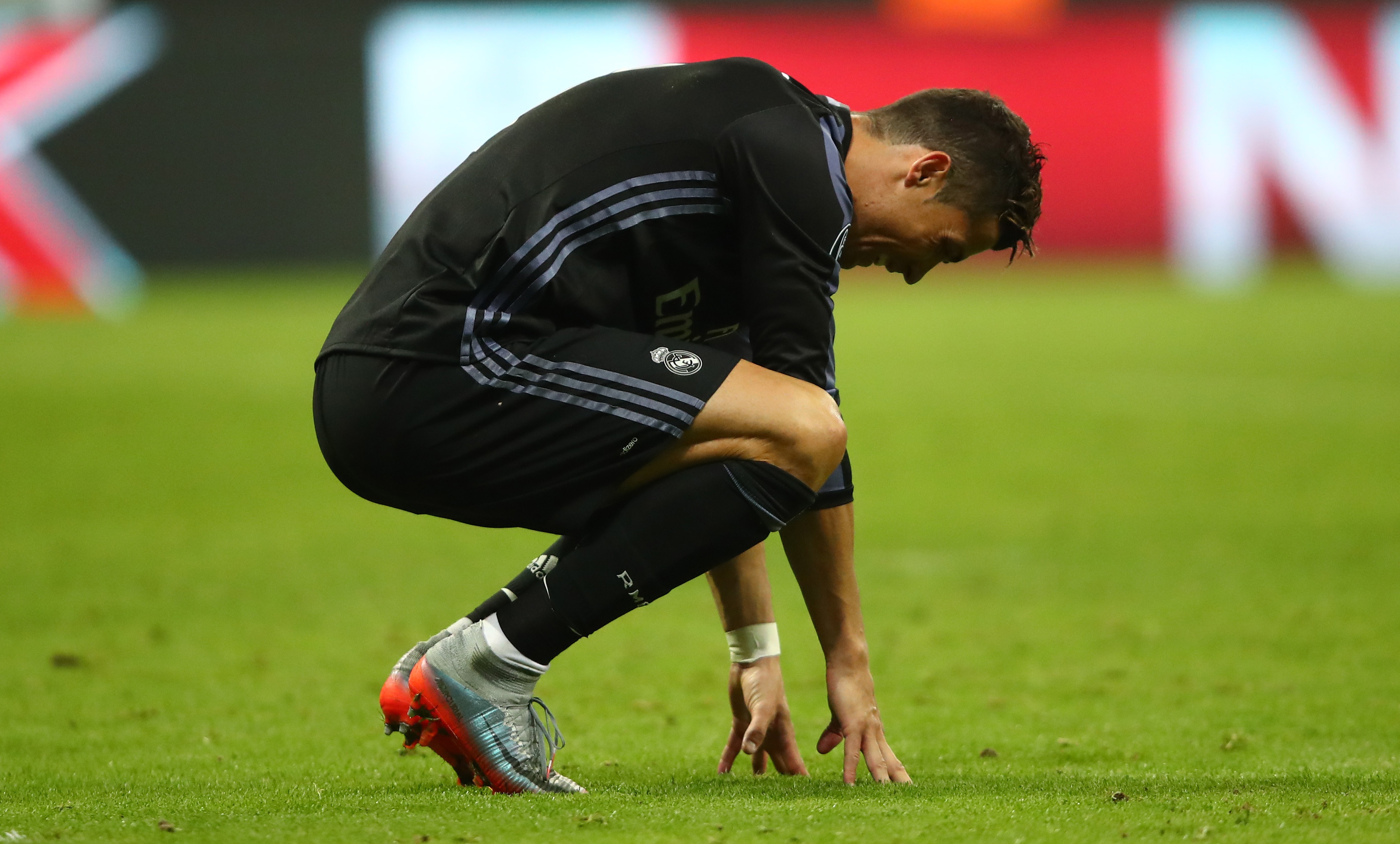 Ronaldo da mua su im lang truoc cao buoc hiep dam? anh 1