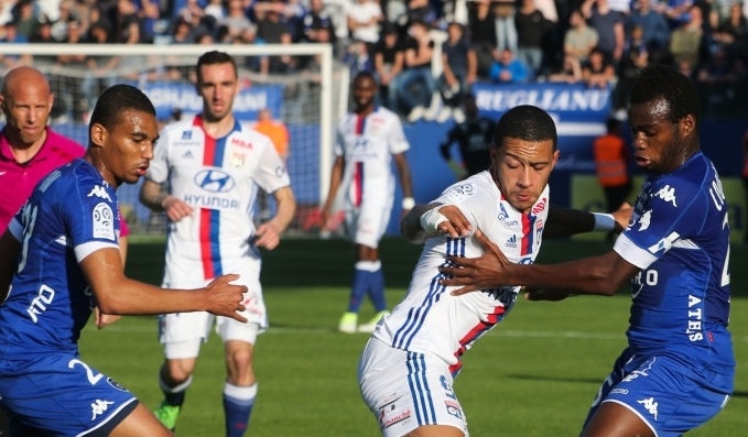 Hooligan Pháp tiếp tục làm loạn,  đòi đánh cựu sao MU tại Pháp ảnh 5 Hooligan Phap tiep tuc lam loan,  doi danh cuu sao MU tai Phap anh 5