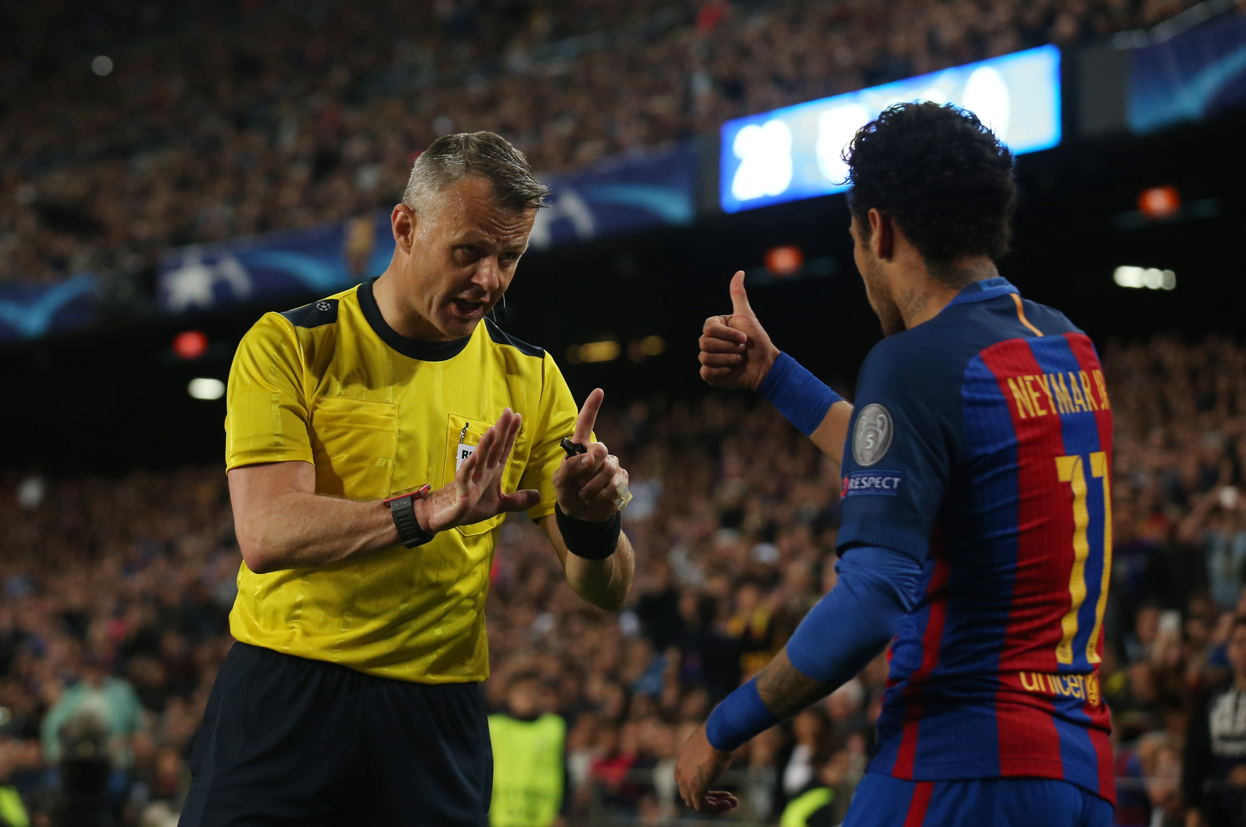 'Trong tai la dong minh cua Juventus hai Barca' anh 1