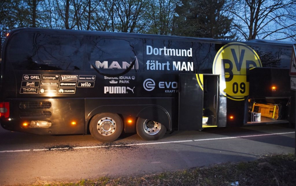 Nghi pham vu danh bom xe Dortmund sa luoi anh 1