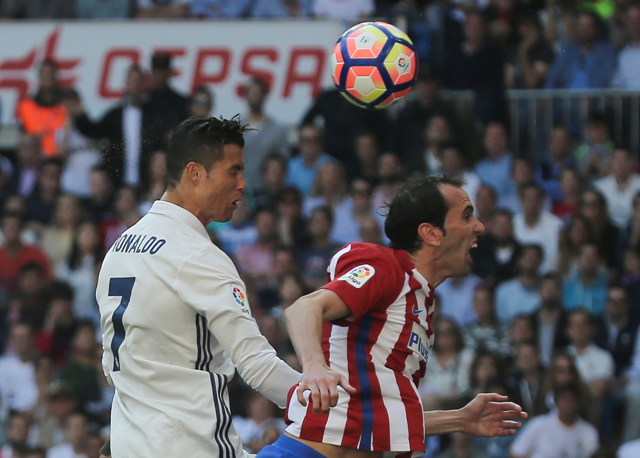 Bao than Barca am uc, tru dap Real Madrid hinh anh