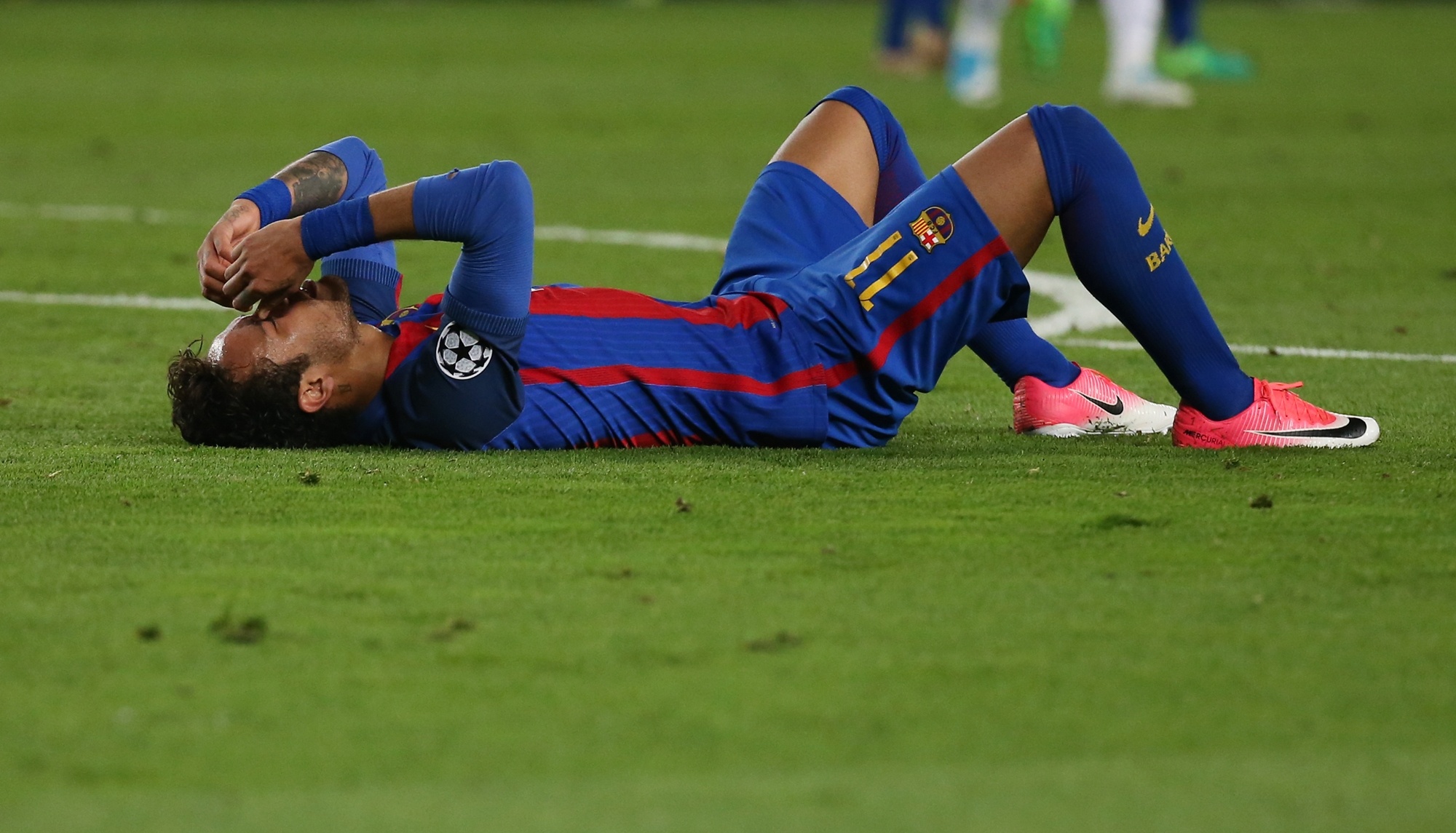 Barca, suy tan mot de che? hinh anh