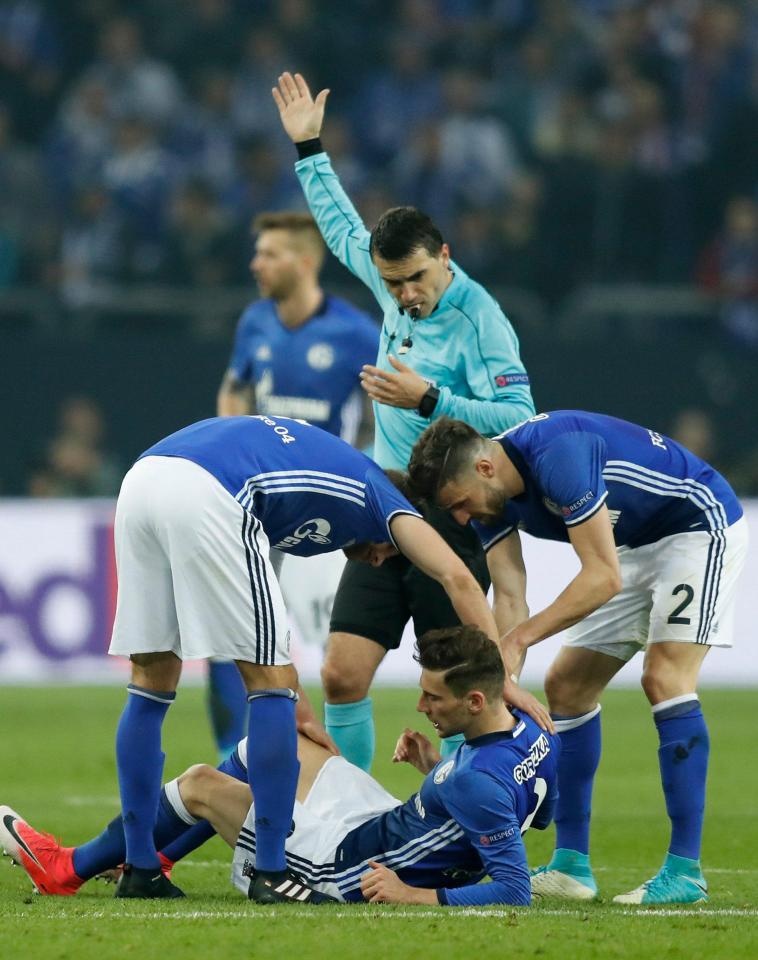 Non mua va vo cam,  tien ve nguoi Duc van can rang thi dau anh 2