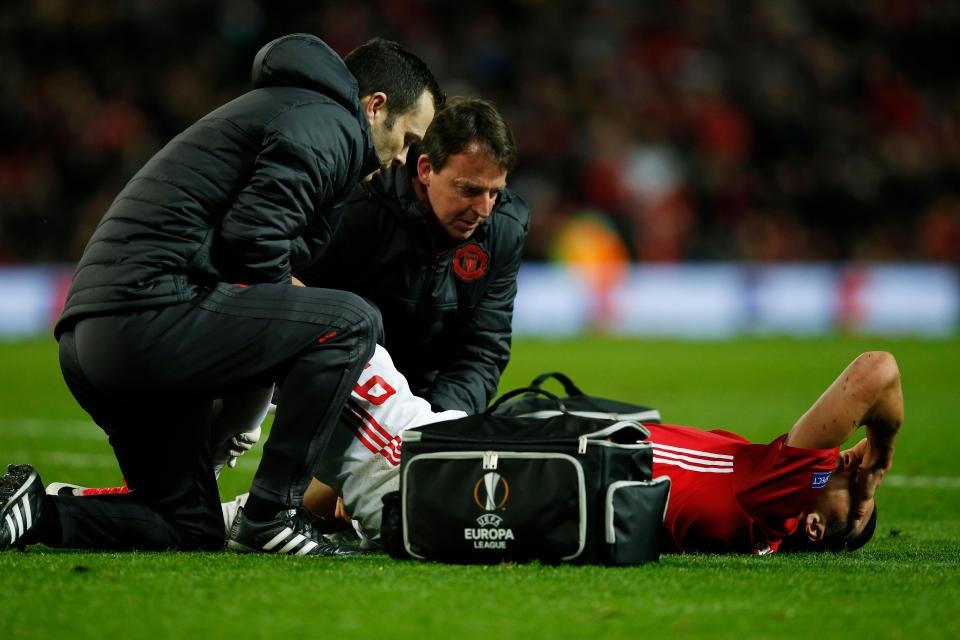 Mourinho ngao ngan voi chan thuong cua Ibrahimovic anh 2