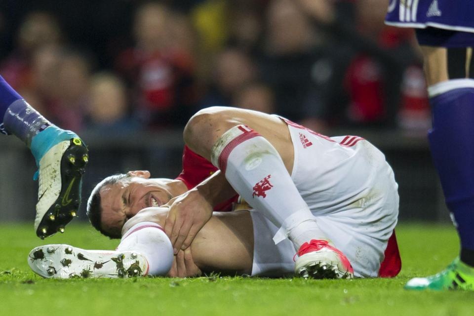 Mourinho ngao ngan voi chan thuong cua Ibrahimovic anh 1