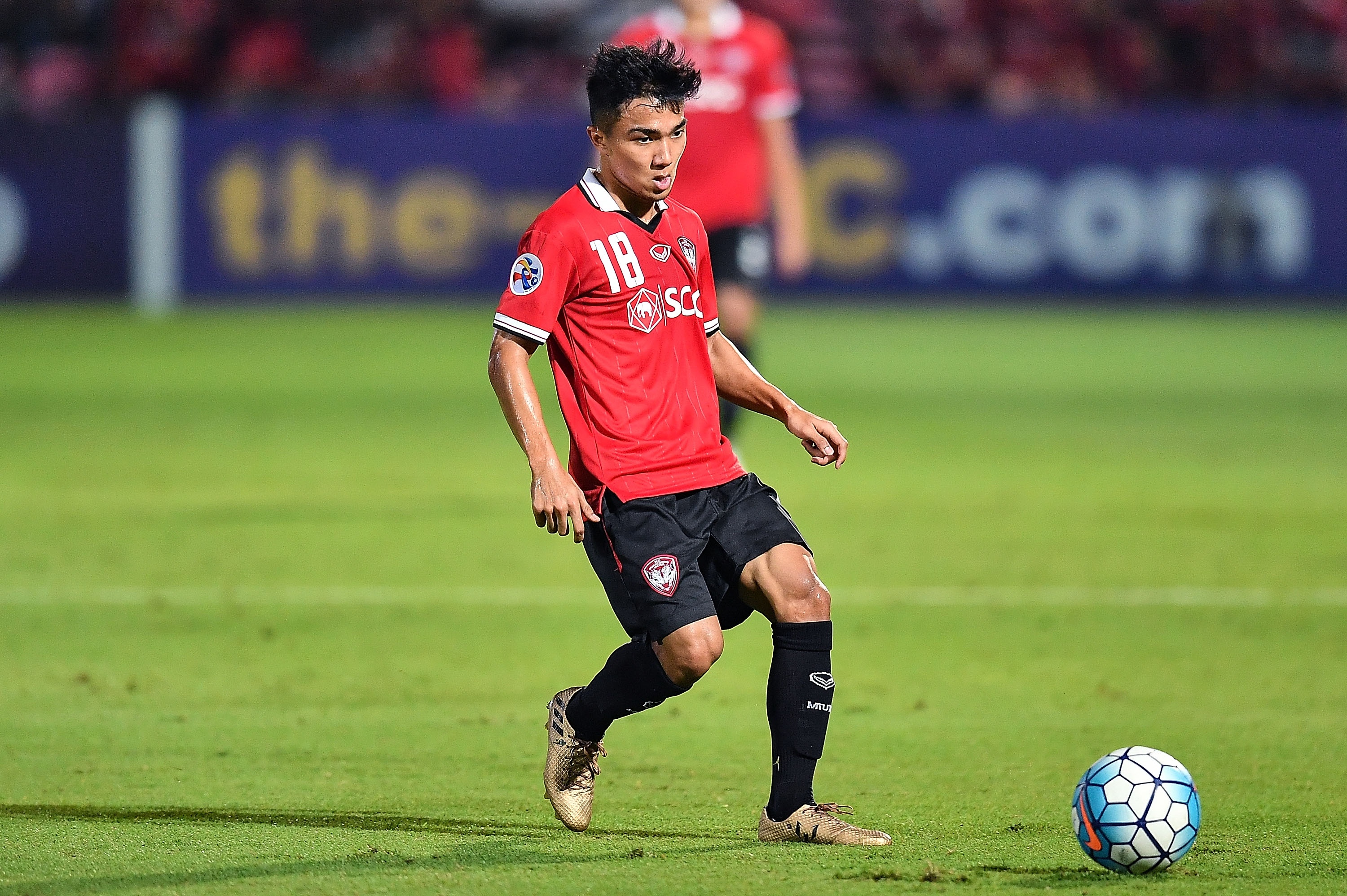 'Messi Thái', cái tên khiến châu Á phải biết đến Đông Nam Á ảnh 2 'Messi Thai', cai ten khien chau A phai biet den Dong Nam A anh 2