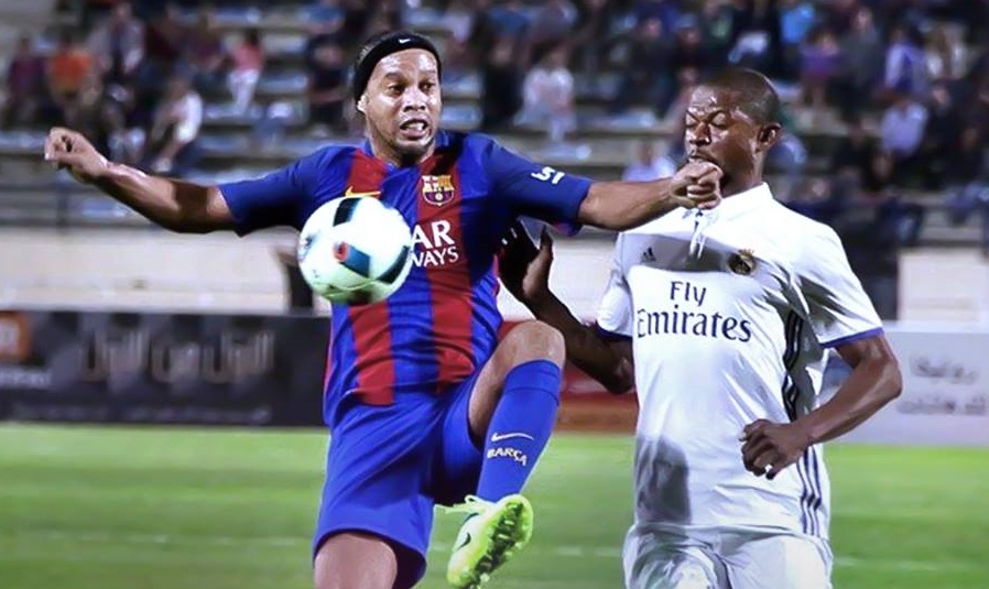 Ronaldinho kiến tạo ma thuật giúp Barca hạ Real ảnh 2 Ronaldinho kien tao ma thuat giup Barca ha Real anh 2
