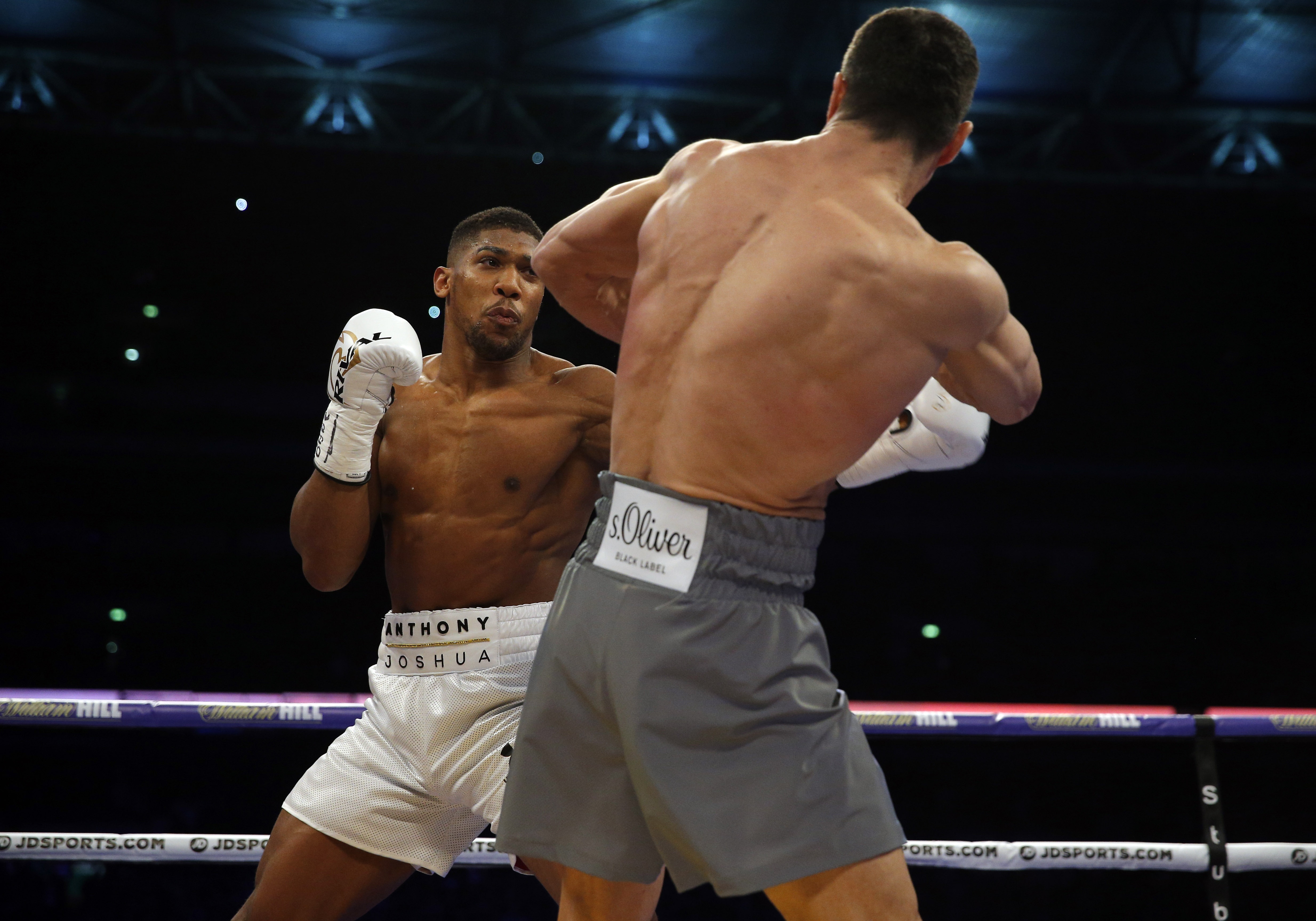 Nhung pha ap dao Wladimir Klitschko cua Anthony Joshua hinh anh