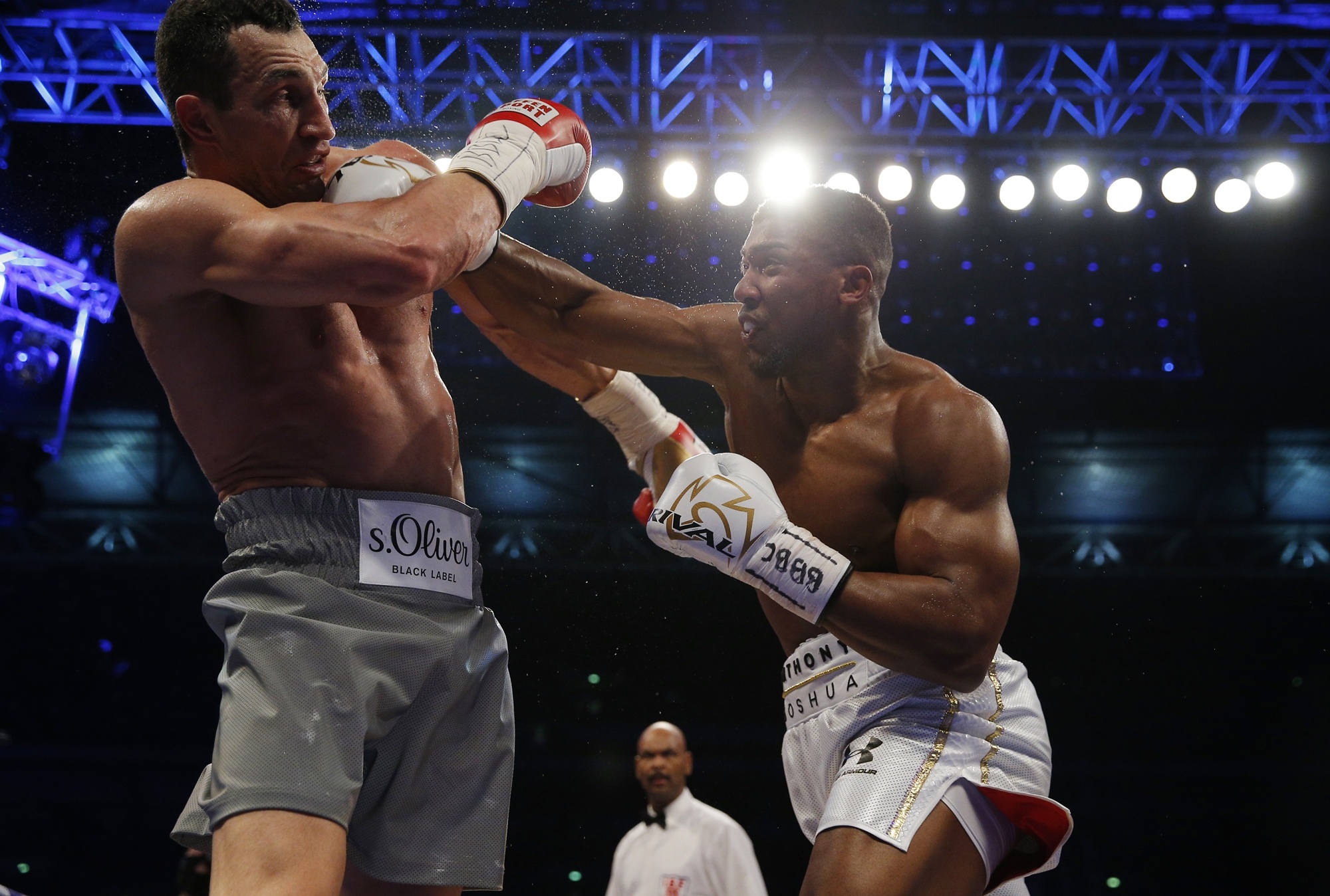 Tuong dai Wladimir Klitschko bi suc tre Anthony Joshua ha knock-out hinh anh