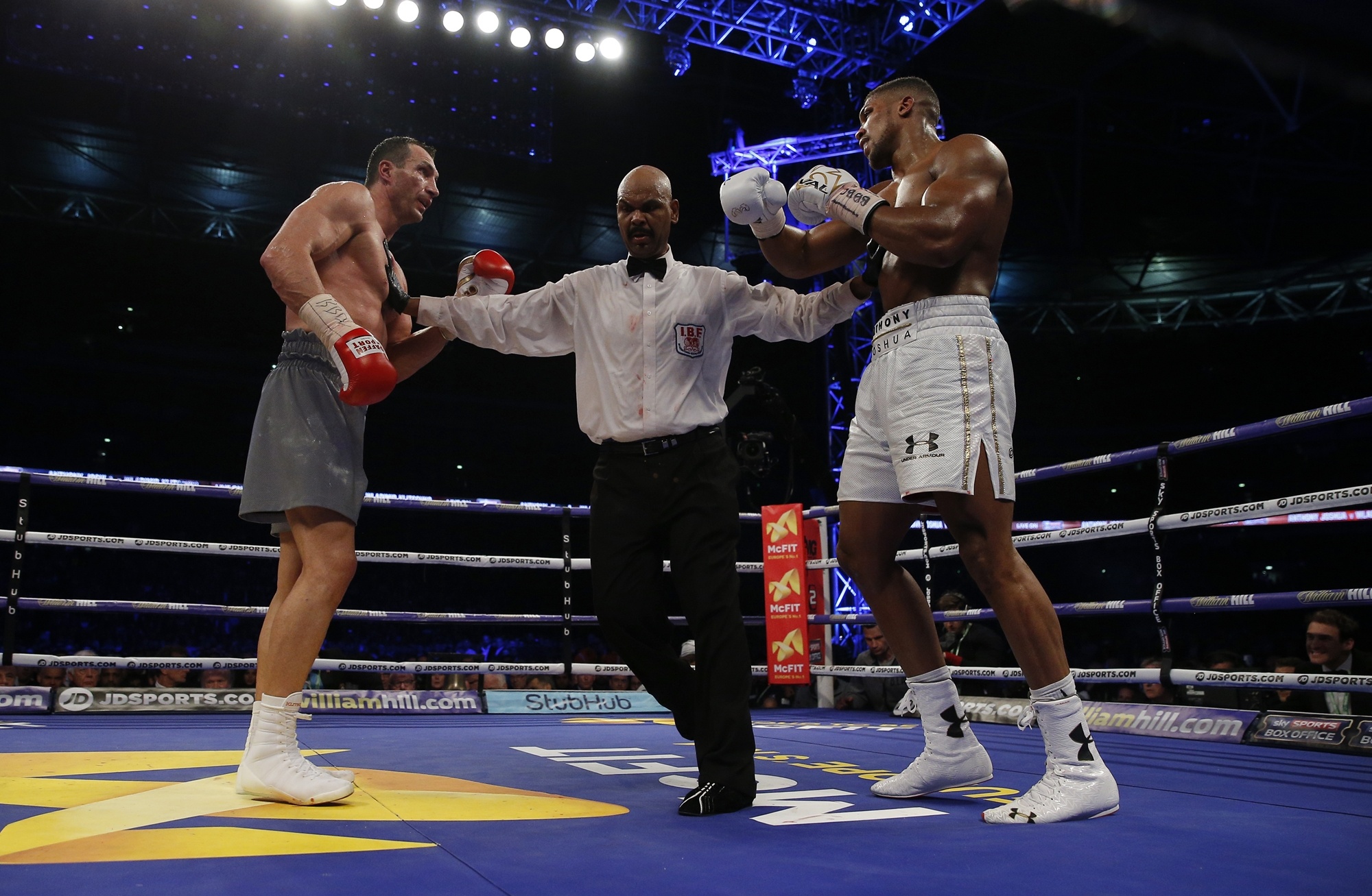 Tuong dai Wladimir Klitschko bi suc tre Anthony Joshua ha knock-out anh 11