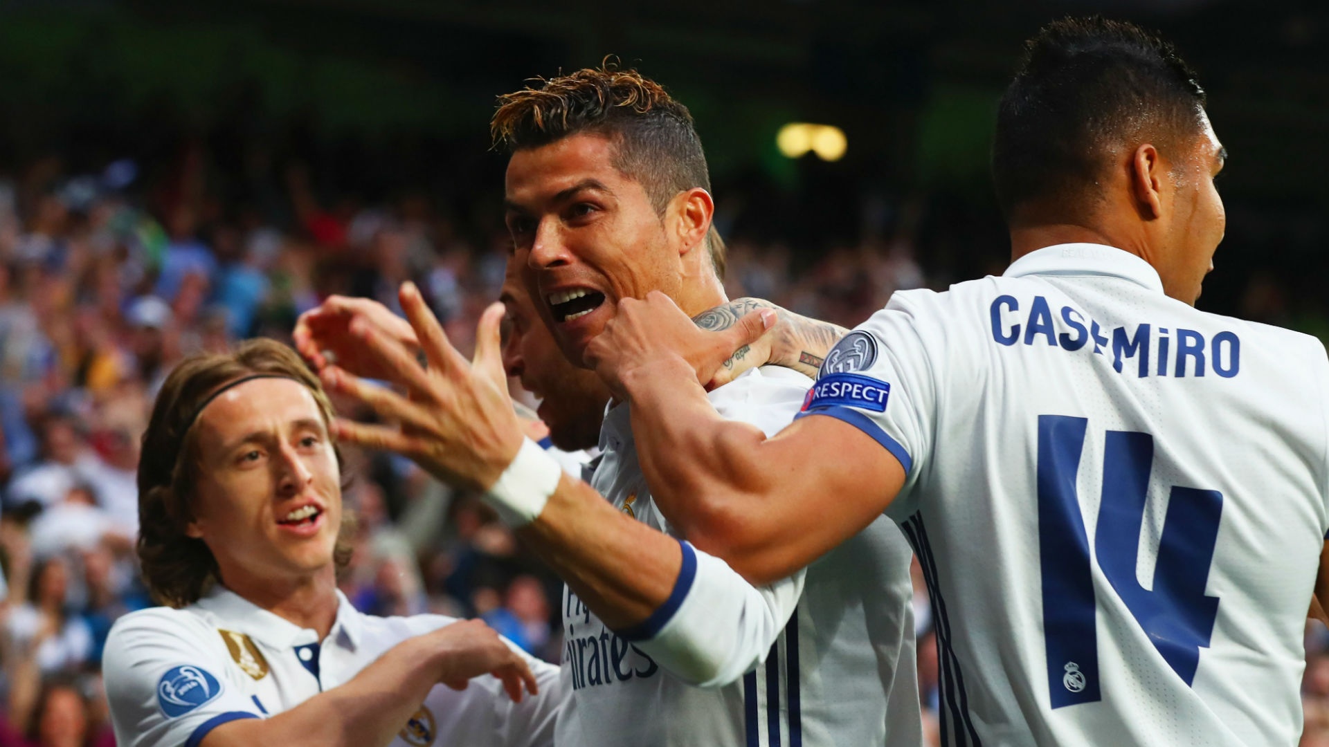 Mot CR7 da chet, va CR9 vi dai hon ca hinh anh